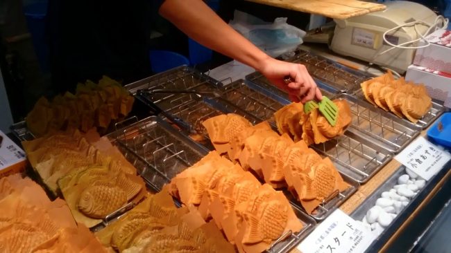 Making Taiyaki, Daimaru Department Store, Ashiya In this short film, we see how the popular fish-shaped snack #taiyaki are made. therealjapan.com/making-taiyaki… #TheRealJapan #Japantravel #Japantrip #Japan #Japanese #Japanguide #Travel #Japaneseculture #japanesestyle #Japanlife #food