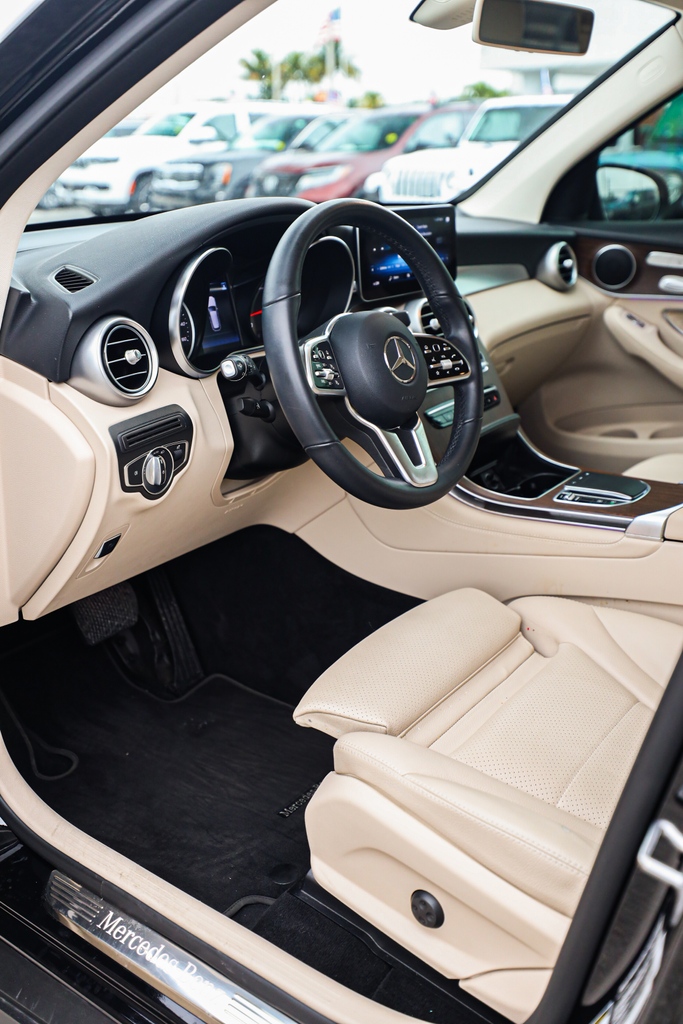 cdjrhomestead's tweet photo. 🔥PREOWNED!🔥 2020 Mercedes-Benz GLC 300!
⁠
💥 One owner⁠
💥 29,676 miles⁠
💥 22 city / 29 hwy⁠
💥 Apple CarPlay / Android Auto⁠
💰️ Spitzer Price: $29,998
⁠
Click the link below for more details! ✨

https://t.co/HpuYnJE4QQ https://t.co/JVAdbNtf2g