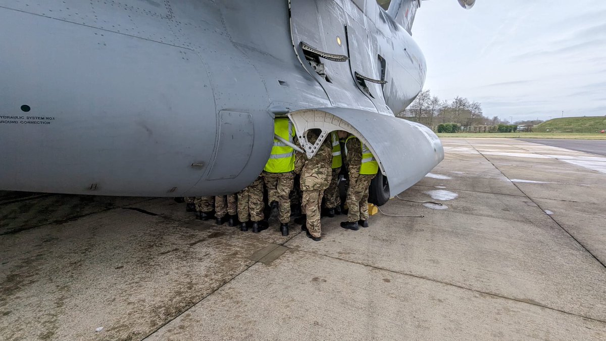 Our RAF Cadet Squadron had a great day at @RAFBrizeNorton yesterday. They had the chance to visit a C17 Globemaster, the Parachute Training School, the Fire Section, and the Joint Air Delivery and Test Unit. A massive thank you to everyone on the base for hosting us!