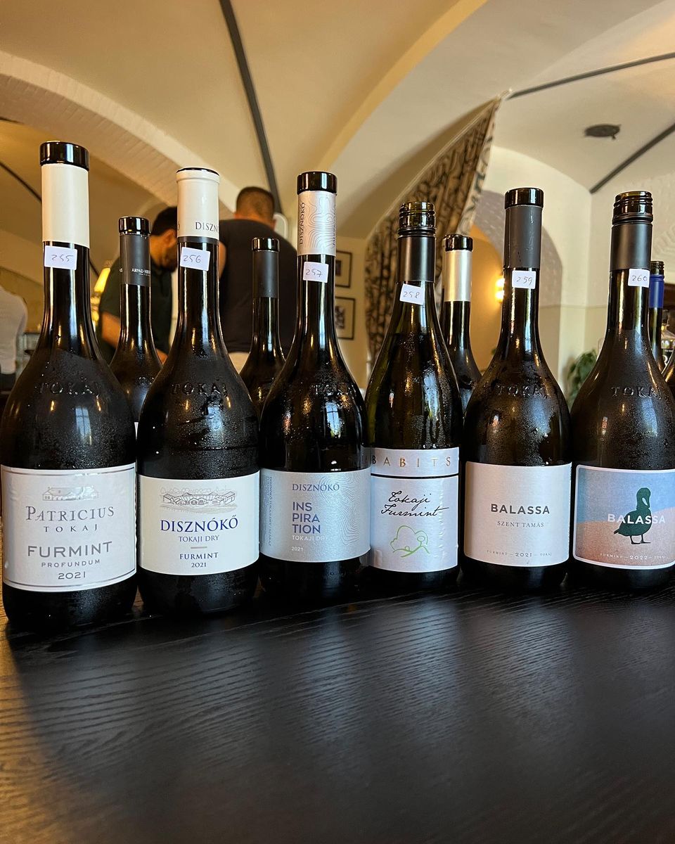 Notea663152's tweet image. We tasted a wide range of wines last week as we said goodbye to 2023. Standouts came from Pennsylvania, Austria, Bordeaux &amp;amp; Argentina. Notable wines were  Galen Glen Riesling Lehigh Valley Stone Cellar 2022 &amp;amp; the Trapiche Malbec Argentina 140 A?os 2017.