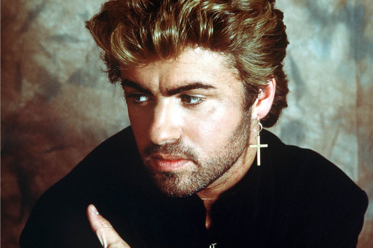 i love that paul thinks he’s king of the traitors but little does he know harry and his george michael earring is coming for him #TheTraitors