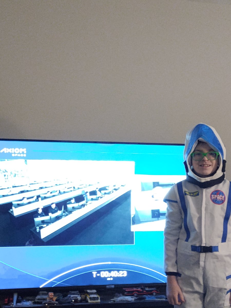egulledge_tn's tweet photo. @NASA ready for launch #SpaceX #rocketman #Nasa @SpaceX https://t.co/h8PoDKvJC6