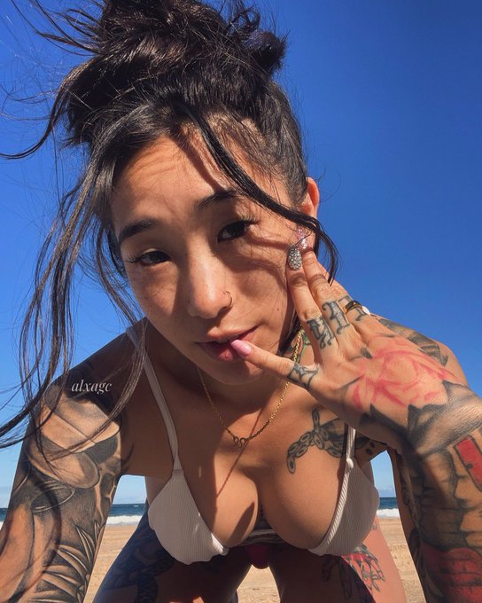 Trying to get rid of some tan lines ? https://t.co/IlLSkpfwju