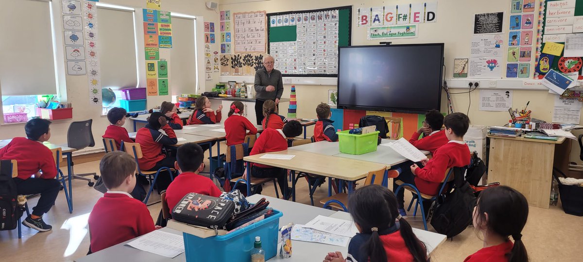 Castlebar_PS's tweet image. Third Classwere delighted to welcome Poet Terry McDonagh to school today for a poetry workshop. @thecontel @MayoLibrary @LinenhallMayo @poetryireland @TerryMcDonagh2    @creativeirl @EdCentreMayo #digitalcluster #creativeschoolscuster @gortskehy @stattractasns