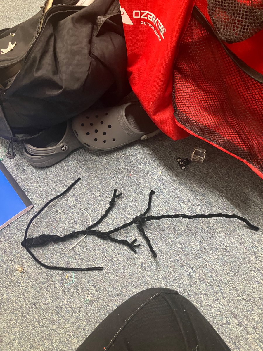 Seaside.🎵

My friend told me that it’s supposed to be a dragon 😭 I’m going to give him time to work on it. He started working on it like 10 minutes ago so I can’t really judge it yet