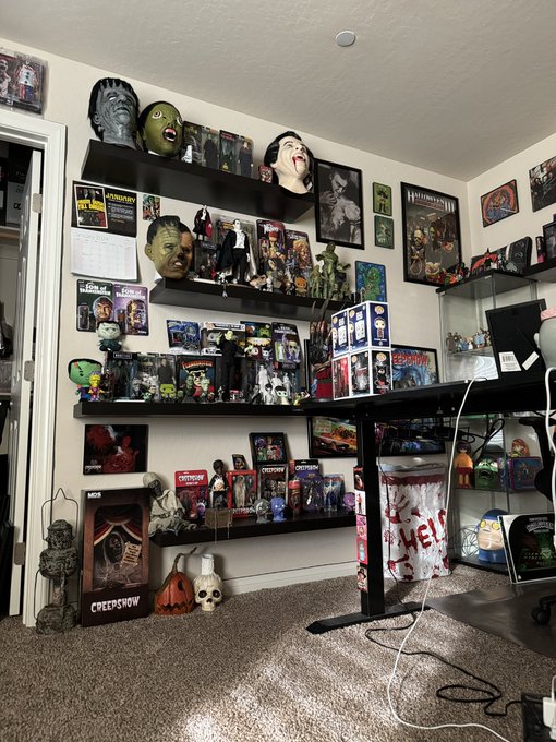 What do you like to collect? #horrorcollector https://t.co/5GNfRzCThG<a href="/tag/horrorcollector"class="tags">#horrorcollector</a>