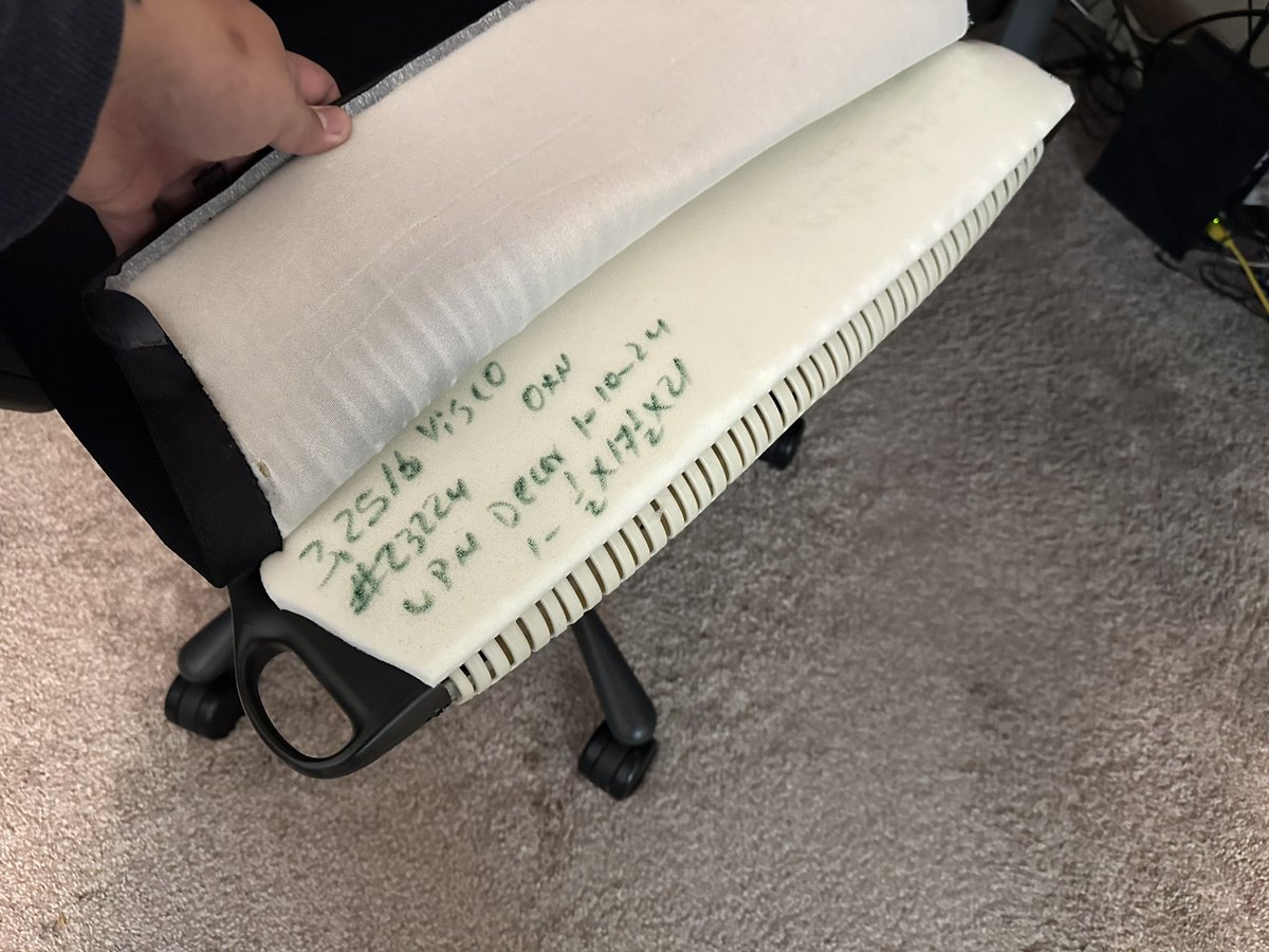 UnicityPoint's tweet image. Got my dream office chair for home (Herman Miller Embody) used on the cheap and just upgraded it with a memory foam pad in the seat pan. I’m a happy gamer 😍