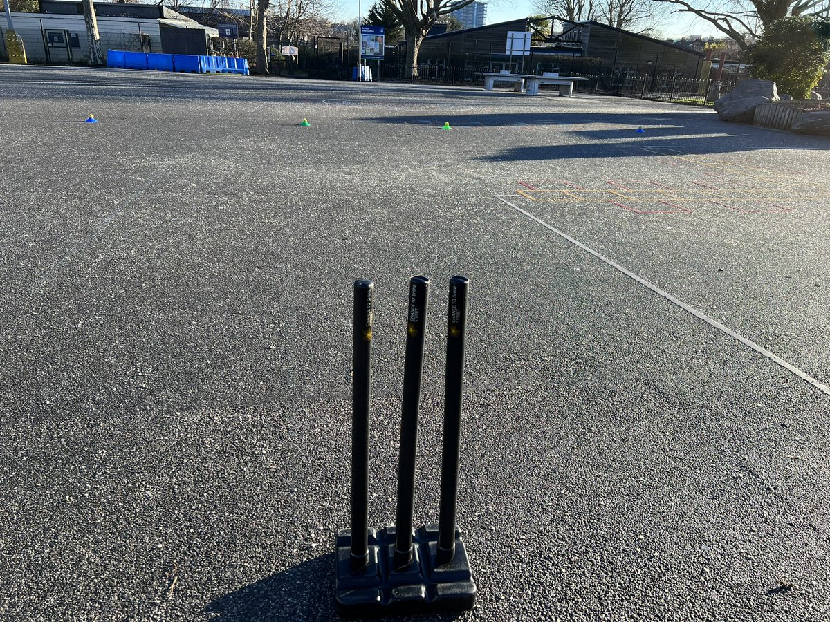 KananCoach's tweet photo. the cold won’t stop us! what a great chance to shine session today at Henry Maynard Primary School. #schoolsession #Cricket https://t.co/bHo97emcz9