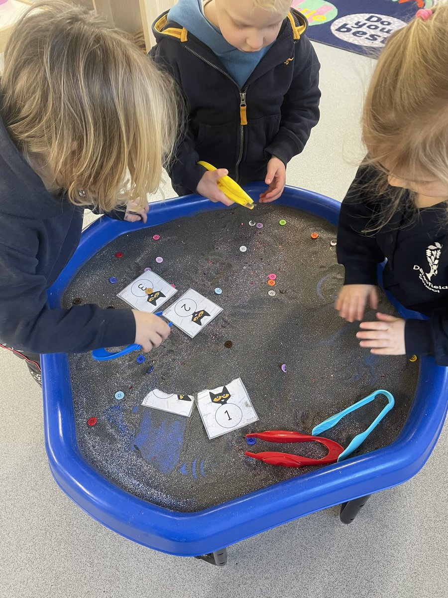 Danesfield_Pre's tweet photo. Showing different representations of number 4…..preschool we are so proud of you 🌟🥰@DanesfieldSchl https://t.co/sgJZPeZeol