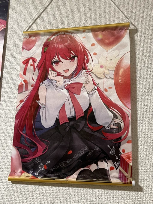 去年描かせてもらったタペストリーだよ! 作業中、いちばん見えるところに飾ってます。  またグッズイラスト描きたい!