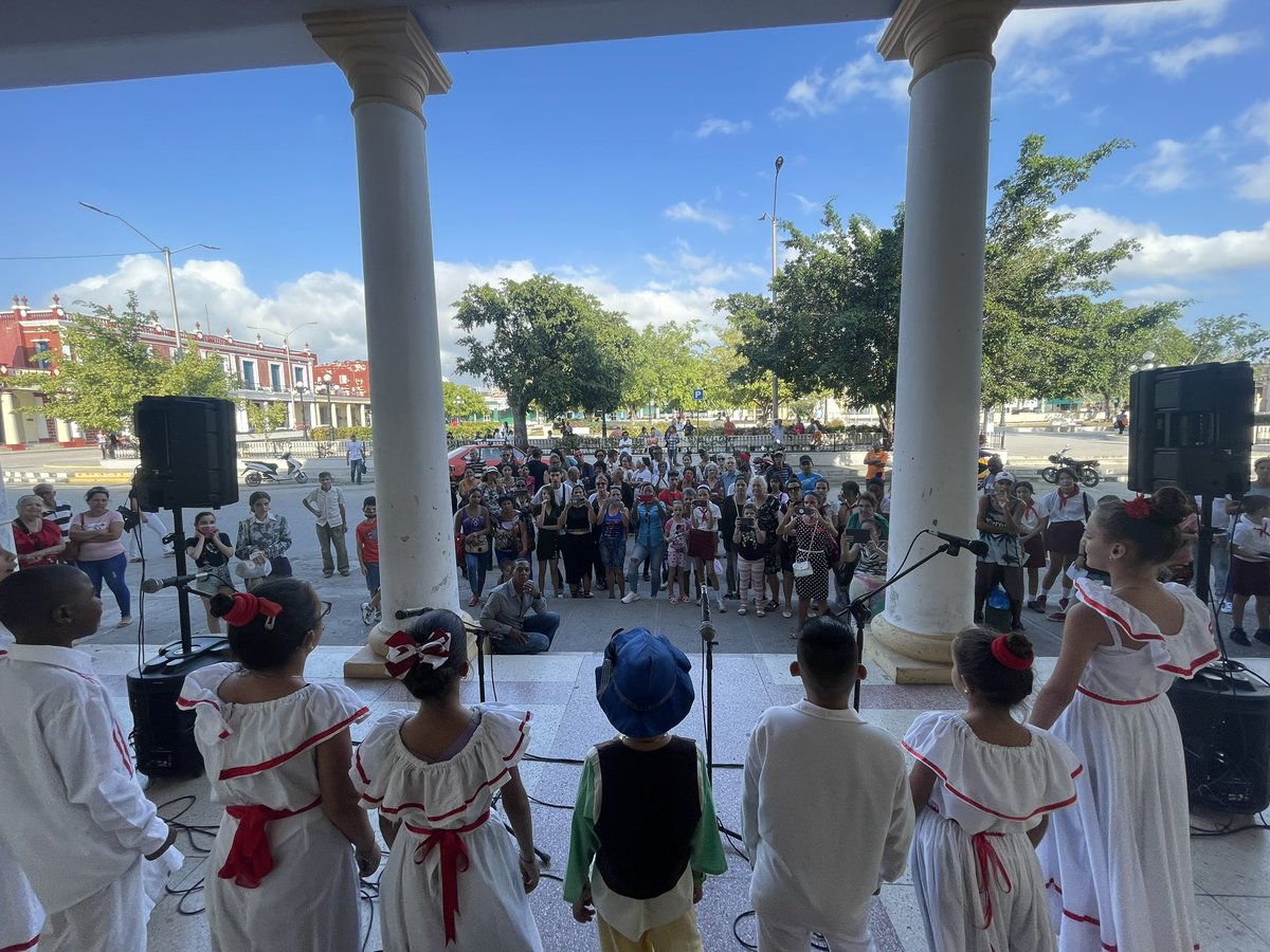 manueldositeo's tweet photo. 🎶“Mi querido Holguín”, celebrando la 41 Semana de la Cultura Holguinera, desde nuestra Casa de Cultura “Manuel Dositeo Aguilera”🎶
#SemanadelaCulturaHolguinera 
#SomosCulturaHolguin https://t.co/DDhIBVKqEh