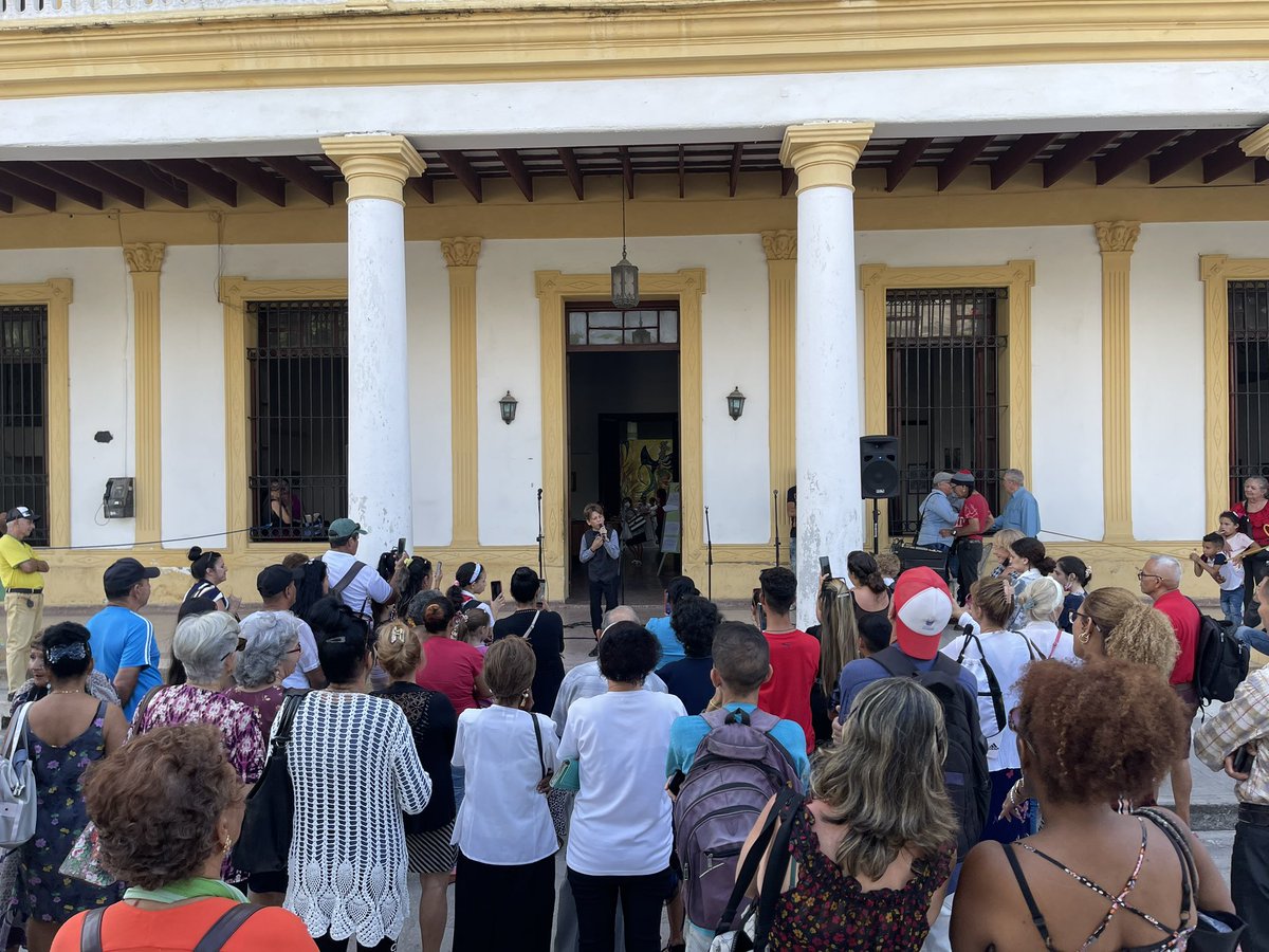 manueldositeo's tweet photo. 🎶“Mi querido Holguín”, celebrando la 41 Semana de la Cultura Holguinera, desde nuestra Casa de Cultura “Manuel Dositeo Aguilera”🎶
#SemanadelaCulturaHolguinera 
#SomosCulturaHolguin https://t.co/DDhIBVKqEh