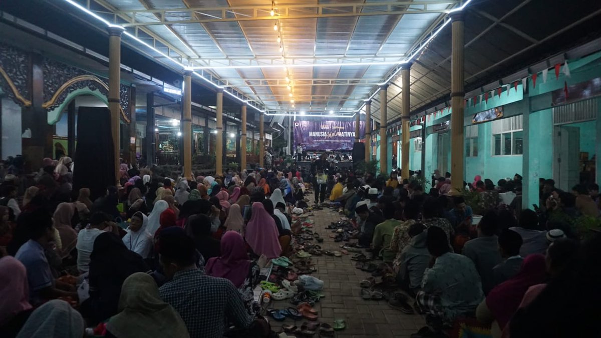 hilmyhilmyx's tweet photo. wong kang sholeh kumpulono 
#JSJan https://t.co/7q2Hjx5qEO