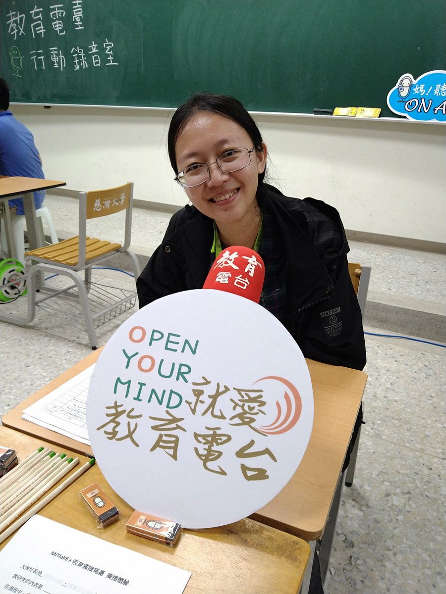 AzzByp's tweet photo. Got a taste of being a pocaster in the first day of #MiTalk in Hualien, Taiwan! Enjoyed all the interesting stories about microorganisms. https://t.co/jDdQ8Ad2f5