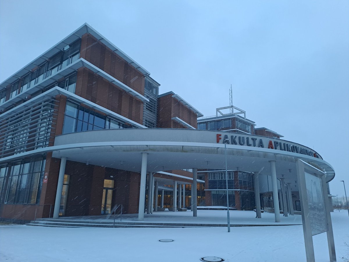 Nuestra oficina hoy!! <a href="/Comillas_SRI/">Comillas_SRI</a> @ZapadoceskaUni