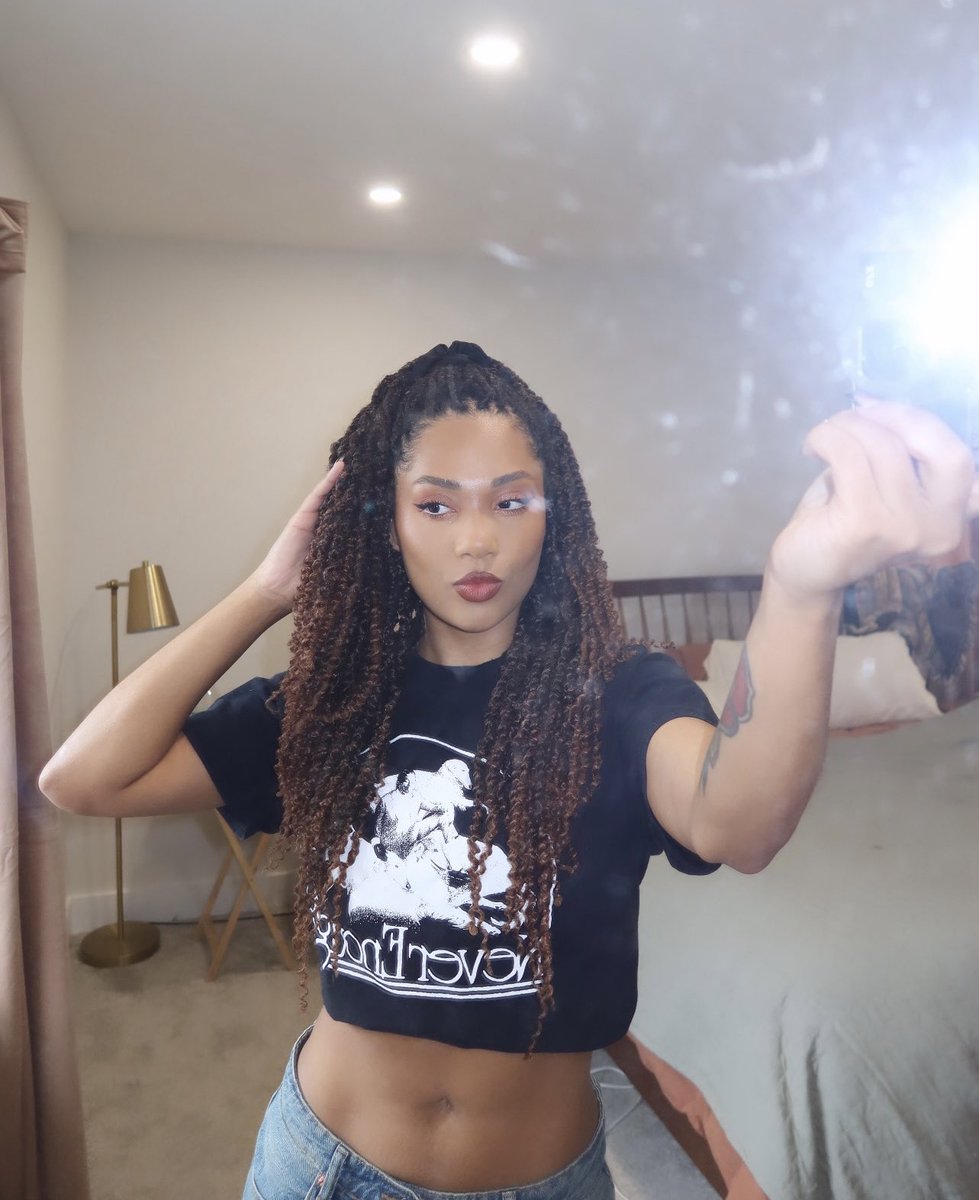 i’m live playing apex twitch.tv/ninjayla