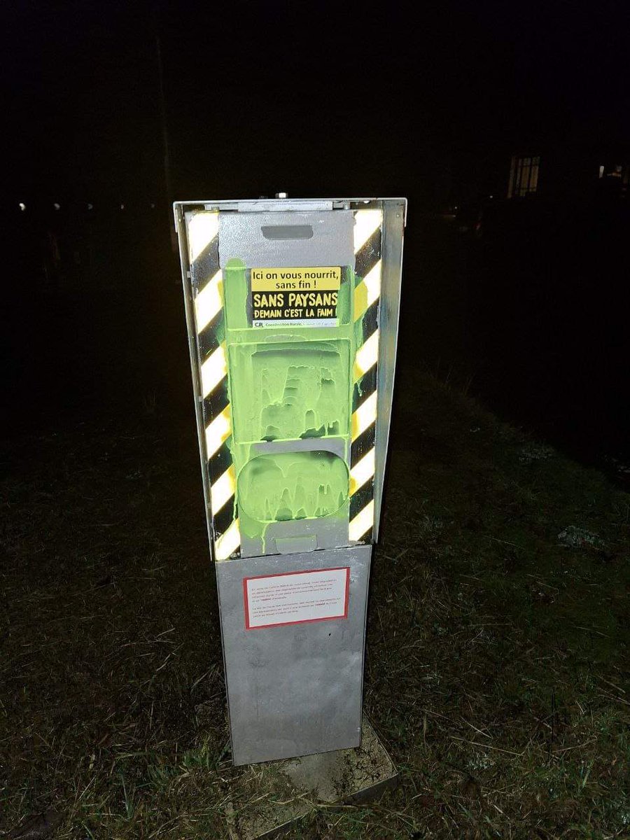AnonymeCitoyen's tweet photo. Des #agriculteurs ont mis hors-service la totalité des radars du département cette nuit en Haute-Vienne. https://t.co/xLt5YC1b5T