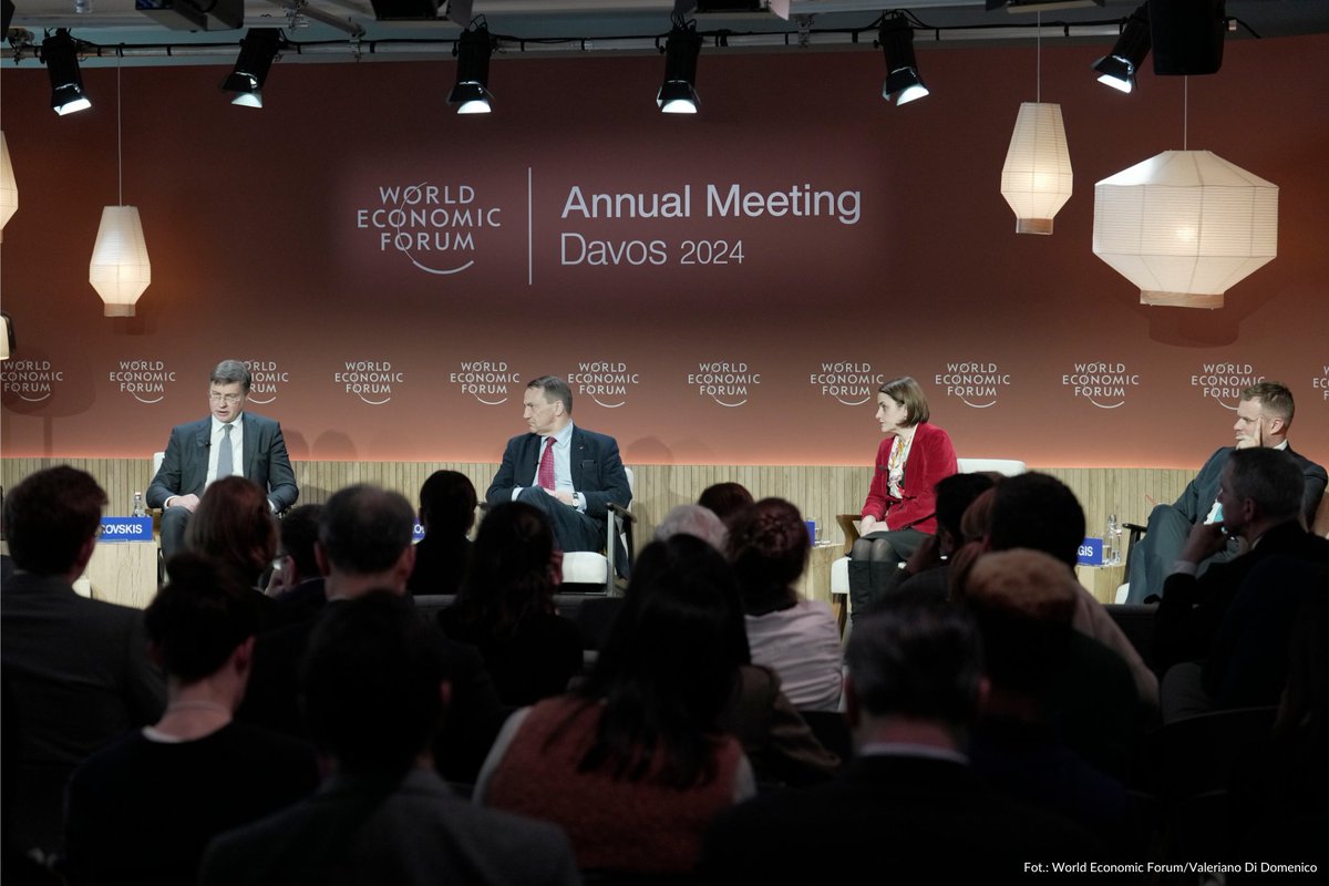 Zakończyła się wizyta min. @sikorskiradek na Światowym Forum Ekonomicznym w Davos. Tegoroczna, 54. edycja #WEF24 odbyła się pod hasłem „Odbudowy zaufania”, podczas której minister wziął udział w licznych spotkaniach dwustronnych oraz debatach. Więcej ➡️ gov.pl/web/dyplomacja…