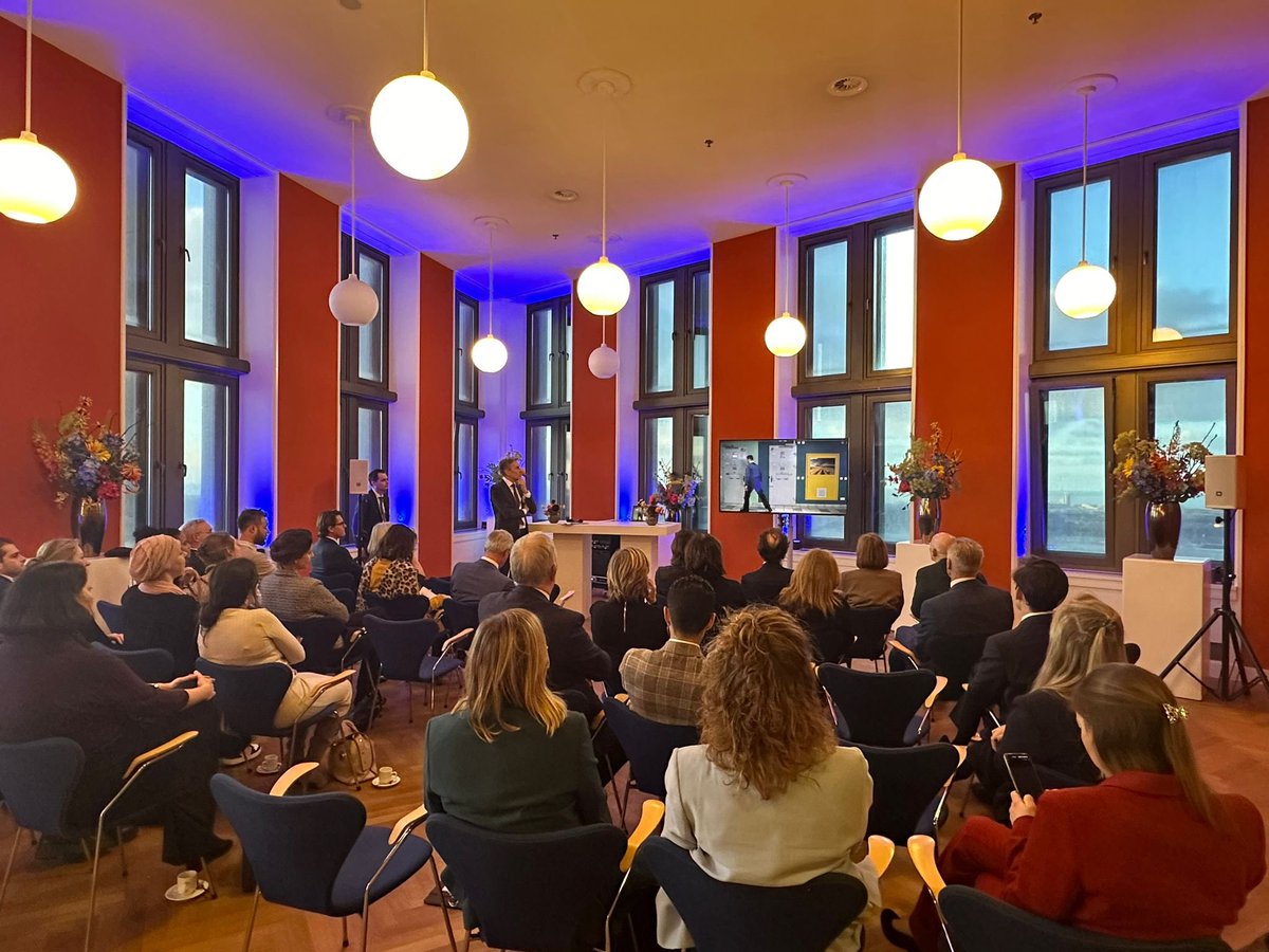 Nieuwe Tweede Kamer betekent (deels) nieuwe <a href="/JenV_TK/">Commissie Justitie en Veiligheid</a>. Daarom vandaag een kennismaking tussen Kamerleden, ambtelijke top <a href="/ministerieJenV/">Ministerie van Justitie en Veiligheid</a>, politie en OM. Gesproken over wat nodig is voor een rechtvaardige, weerbare en veilige samenleving. Ik kijk uit naar een goede samenwerking!