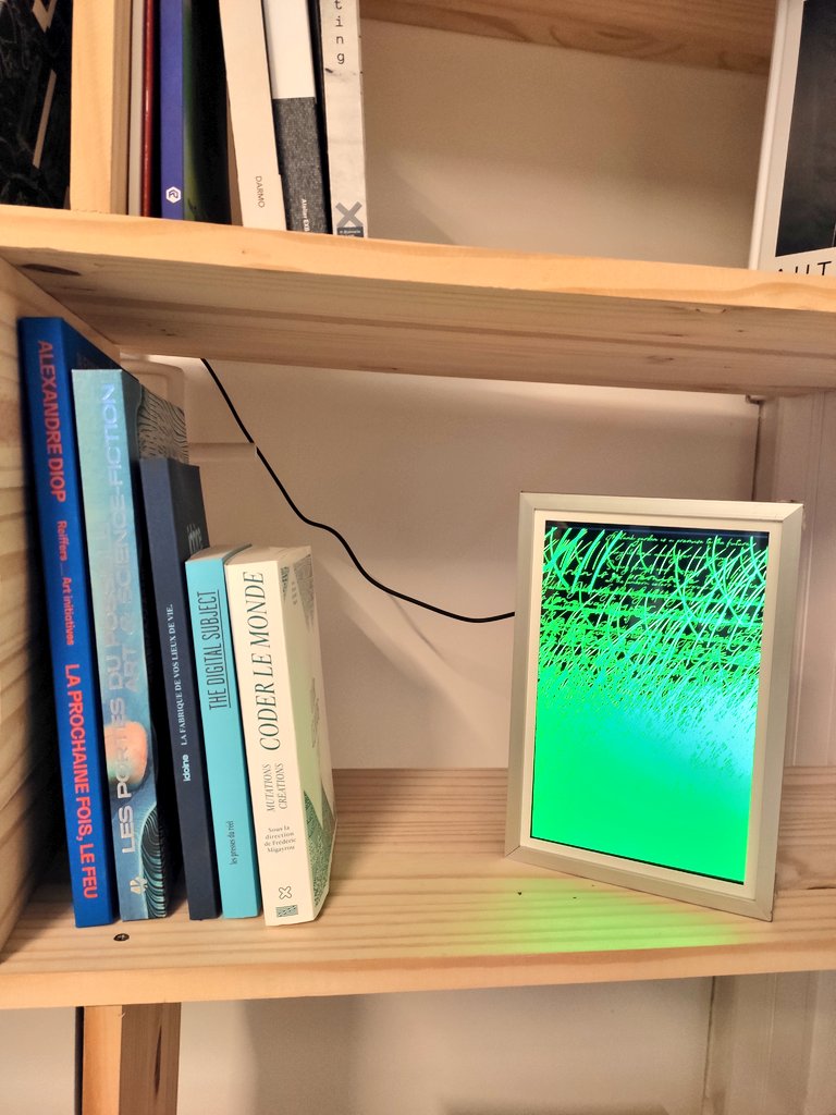 horomox's tweet photo. You perhaps know my hate&love relationships with these days' generative things. 
Generally it's more former than latter. 
But there are some exceptions. 

One is this show Belle Époque by @Danae__io curated by Hugo de Plessix; in a conversation with Marion Carré @Ma_rionC of @AskMonaParis. 

Especially good to see works by @aurecevettier , @sashastiles , @SarahMeyohas, @u2p050 alongside those by @ca_Ikam @albertinmeunier and @patricktresset
