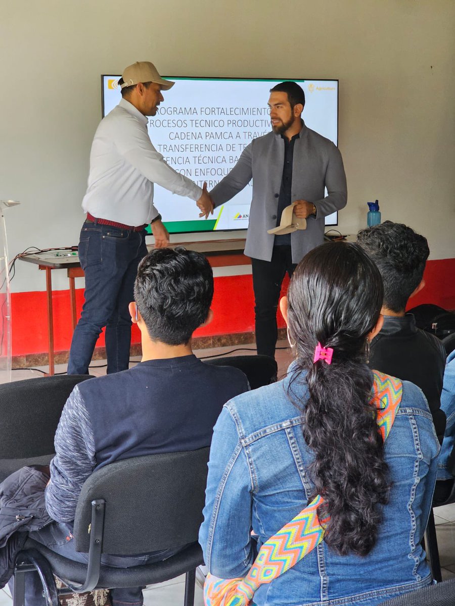 AnaldexColombia's tweet photo. En alianza con @AlcMosquera, @ALINVESTVerde, @MinAgricultura y #Sequa, estamos en el evento de 'Fortaleciendo de Capacidades Técnicas enfocadas en BPA en la cadena PAMCA', a través de transferencia de tecnología y asistencia técnica. https://t.co/453tme9FaP