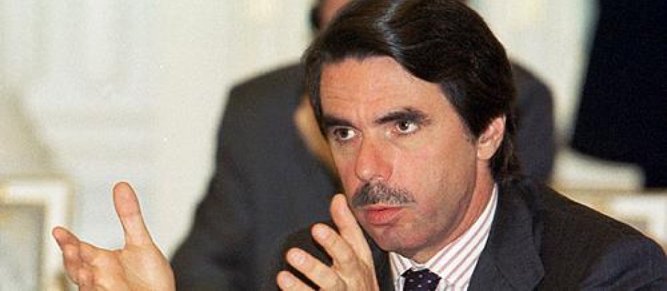 Saudi Arabia Foreing Minister Prince Faisal bin Farhan Al Saud bears an astonishing resemblance to former Spanish Prime Minister José María Aznar