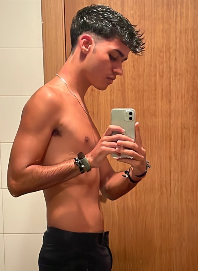 davidcaba's tweet image. Come è tutto? 🤨