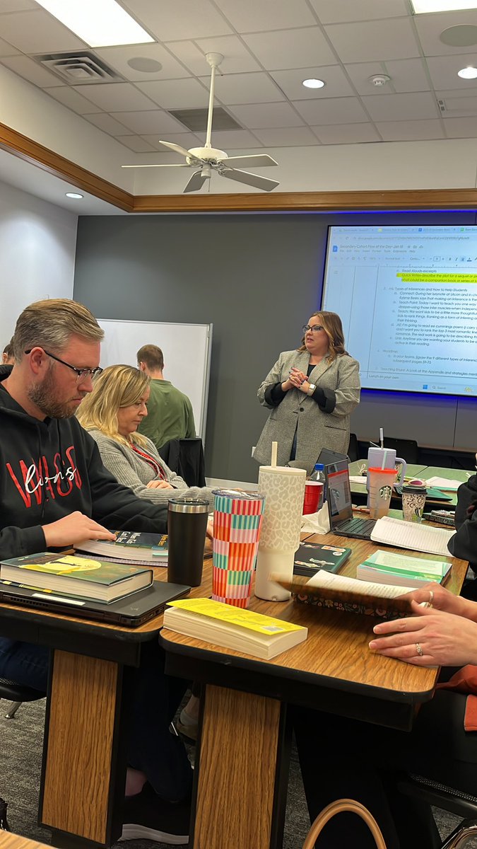 scarp0623's tweet photo. Lauren helping us with writing!! @WarrenINPD https://t.co/GGBhYWwXT0