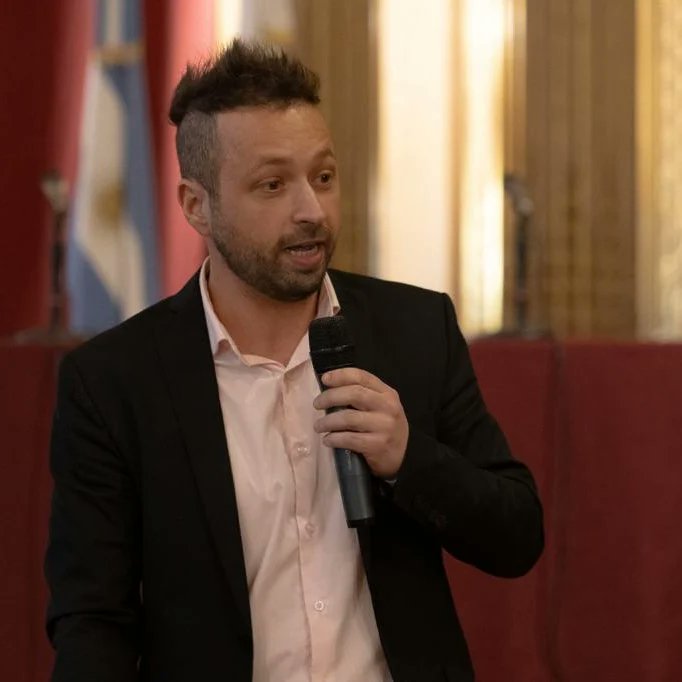 Dirección General de Asistencia a la Víctima (@victimasba) on Twitter photo ¿Sabías que el <a href="/gcba/">Buenos Aires Ciudad</a> creó una 𝗗𝗶𝗿𝗲𝗰𝗰𝗶ó𝗻 𝗚𝗲𝗻𝗲𝗿𝗮𝗹 𝗱𝗲 𝗔𝘀𝗶𝘀𝘁𝗲𝗻𝗰𝗶𝗮 𝗮 𝗹𝗮 𝗩í𝗰𝘁𝗶𝗺𝗮?
La misma depende de la 𝗦𝗲𝗰𝗿𝗲𝘁𝗮𝗿í𝗮 𝗱𝗲 𝗝𝘂𝘀𝘁𝗶𝗰𝗶𝗮 𝗱𝗲𝗹 𝗠𝗶𝗻𝗶𝘀𝘁𝗲𝗿𝗶𝗼 𝗱𝗲 𝗝𝘂𝘀𝘁𝗶𝗰𝗶𝗮 ¿Sabías que el <a href="/gcba/">Buenos Aires Ciudad</a> creó una 𝗗𝗶𝗿𝗲𝗰𝗰𝗶ó𝗻 𝗚𝗲𝗻𝗲𝗿𝗮𝗹 𝗱𝗲 𝗔𝘀𝗶𝘀𝘁𝗲𝗻𝗰𝗶𝗮 𝗮 𝗹𝗮 𝗩í𝗰𝘁𝗶𝗺𝗮?
La misma depende de la 𝗦𝗲𝗰𝗿𝗲𝘁𝗮𝗿í𝗮 𝗱𝗲 𝗝𝘂𝘀𝘁𝗶𝗰𝗶𝗮 𝗱𝗲𝗹 𝗠𝗶𝗻𝗶𝘀𝘁𝗲𝗿𝗶𝗼 𝗱𝗲 𝗝𝘂𝘀𝘁𝗶𝗰𝗶𝗮