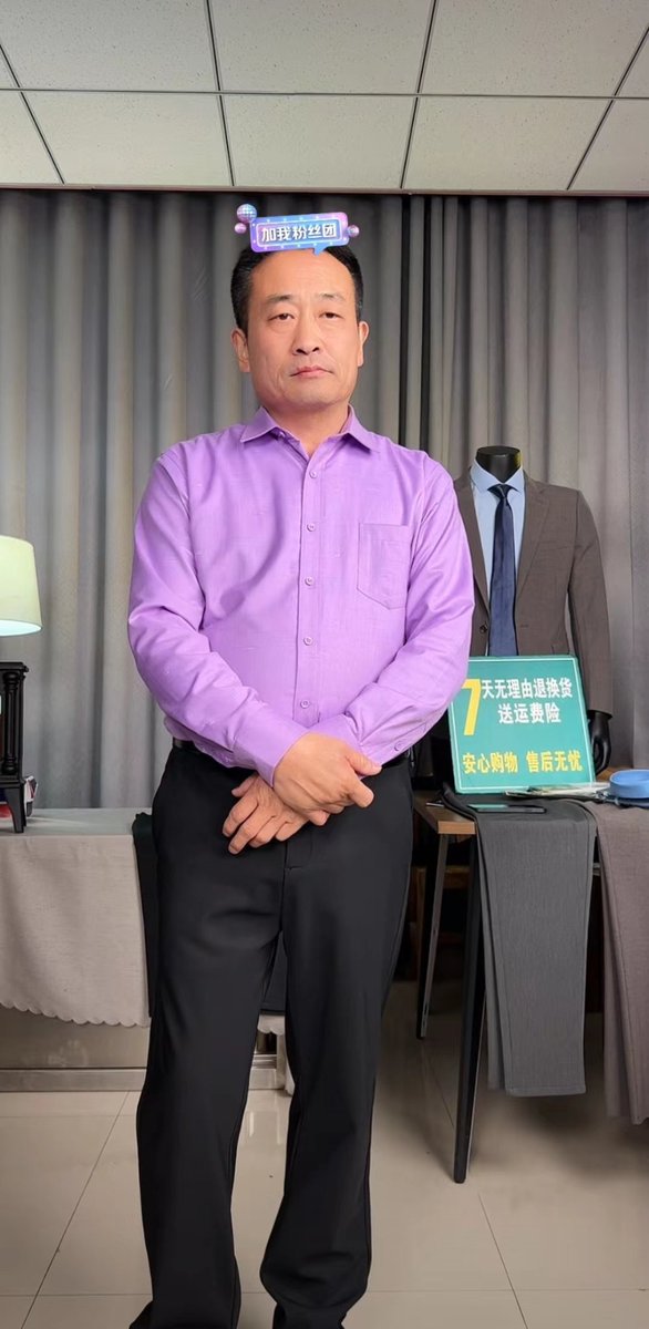 今晚老赵被气的，拍着自己的包说，大怎么了，难道你不是男人，是女人就滚出去😂拍着自己包包生气的样子很有意思！