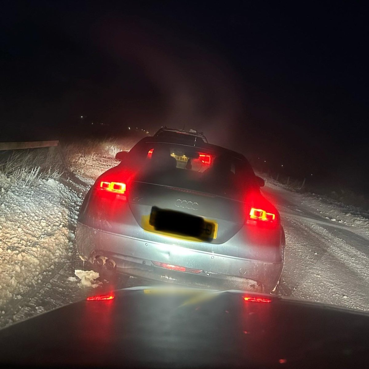 PeterheadLive's tweet image. #Memsie to #Fraserburgh road at a standstill just outside Fraserburgh. Been sitting in the same spot for over 30 minutes due to drifting snow. A plow working hard to clear. 

Resident reported