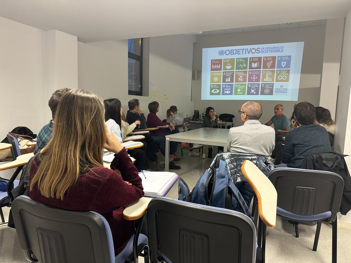 CEDREAC's tweet photo. Comenzamos el curso METODOLOGÍAS ACTIVAS DE APRENDIZAJE PARA EL DESARROLLO SOSTENIBLE dirigido a docentes. Hoy conocemos los Objetivos de Desarrollo Sostenible y jugamos al juego Agentes Globales, con @leyrerebollo https://t.co/tEx4zCc4lA