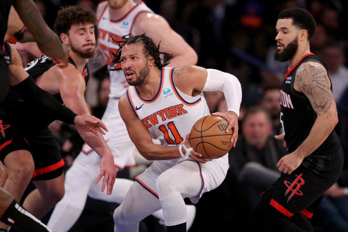 SportsDraft_NY's tweet photo. The Knicks back to winning ways 🔥

The New York Knicks welcomed the return of Jalen Brunson, as he and Juluis Randle combined for 61 points to take the W at MSG!

Randle 31 PTS | 8 REB | 4 AST 
Brunson 30 PTS | 7 AST 
OG 15 PTS | 5 REB | 4 STL 
Grimes 11 PTS | 3 REB 
Hart 10 PTS | 14 REB 
Hartenstein 7 PTS | 11 REB | 5 AST | 2 STL | 2 BLK

Key points:

• Brunson drops 30 and 7 on his return from injury
• Randle returned to his best last night, coupled with the return of his PG
• OG had a season high 4 steals to show his defence prowess

What’s up next:

The Knicks will look to continue momentum as they face the 7-32 Wizards tonight.

#NewYorkForever | #NBA | #NBATwitter