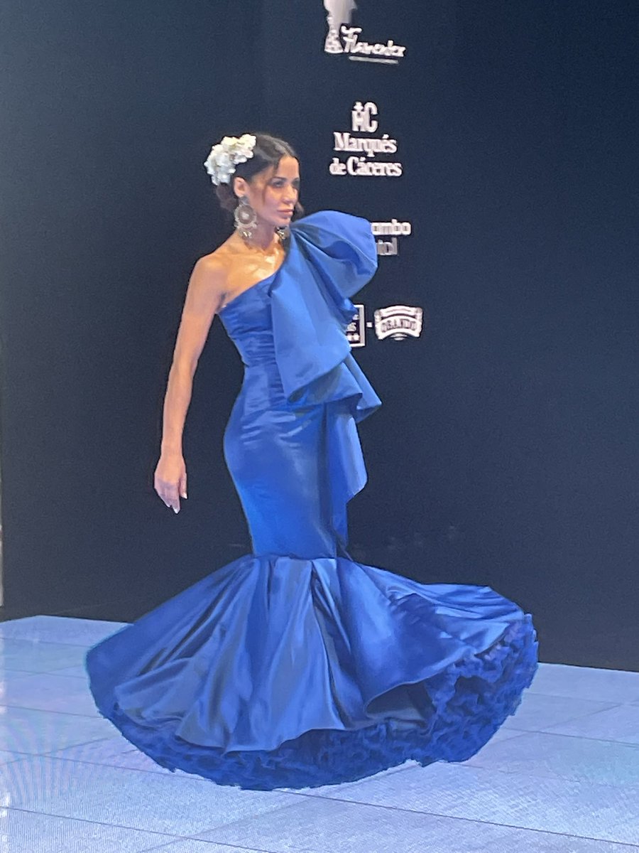 RicardoS2019's tweet photo. Enhorabuena a Carmen Raimundo por esta magnífica presentación de su nueva colección en @simofsevilla.
La calidad, talento y creatividad de los excelentes diseñadores de nuestra tierra se demuestra cada año en el mayor escaparate mundial de la moda flamenca https://t.co/ELX7hDhS4T
