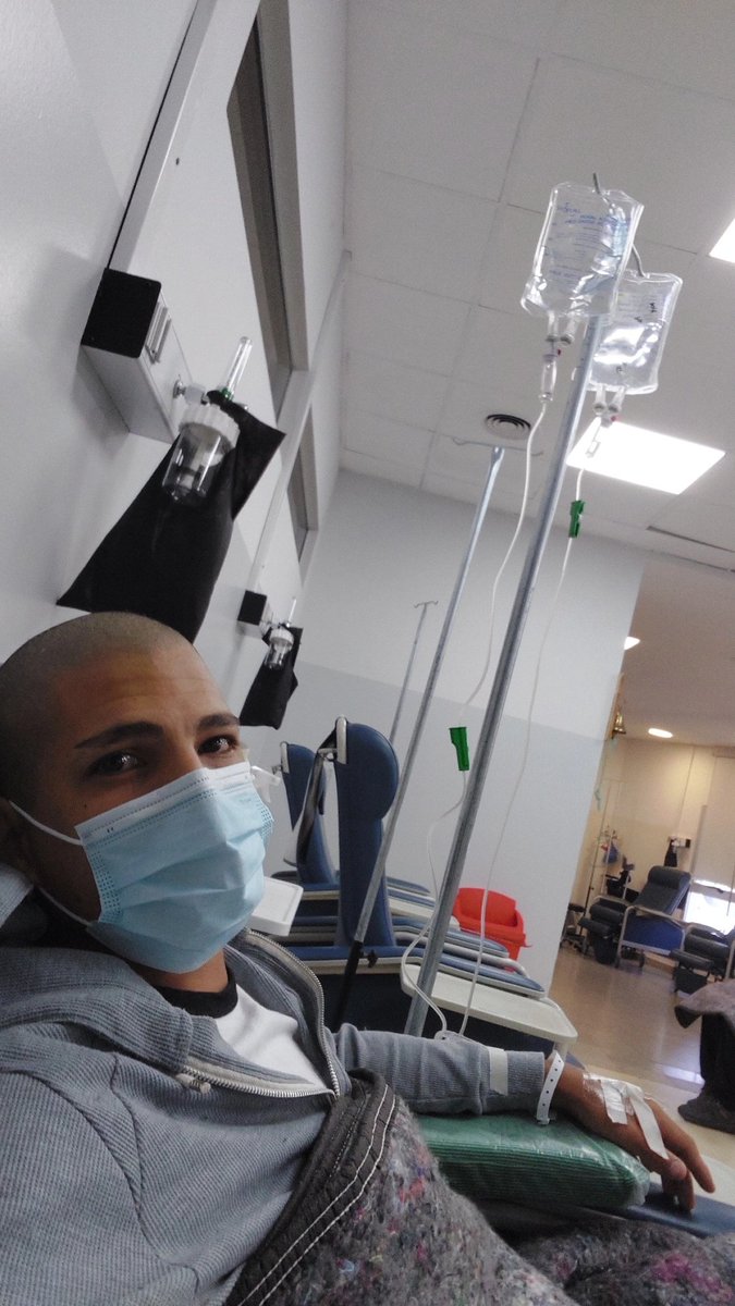 LucaBustos3's tweet photo. 18/01/24 mi primer quimio.
Vamos a dar pelea hasta ganar, estoy agradecido a mi familia, mi novia y mis amigos. Tambien quiero decirles que se aferren a Dios, es hermoso conocelo. Disfruten la vida, perdonen y den las gracias. 🙏🏻 https://t.co/eaiv2d6l9O