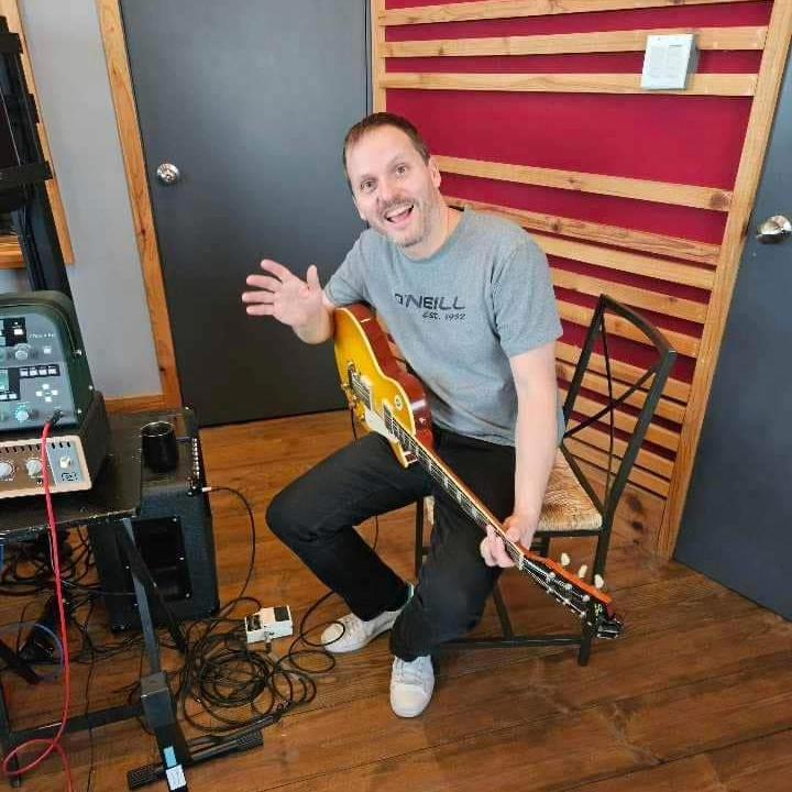 Plus vite, plus heavy, plus décapant... terminé d'enregistrer le nouveau ripé, merci à Anthony Chognard d'avoir embarqué à fond dans notre délire rock. Hâte de vous faire entendre.