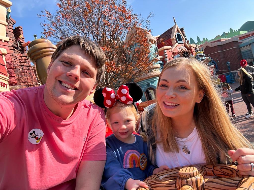 willoliver88's tweet photo. While we are enjoying @DisneyParks the team are taking the opportunity to finish off some unfinished headlands. #winterbeans https://t.co/Z9Tkyl59GE