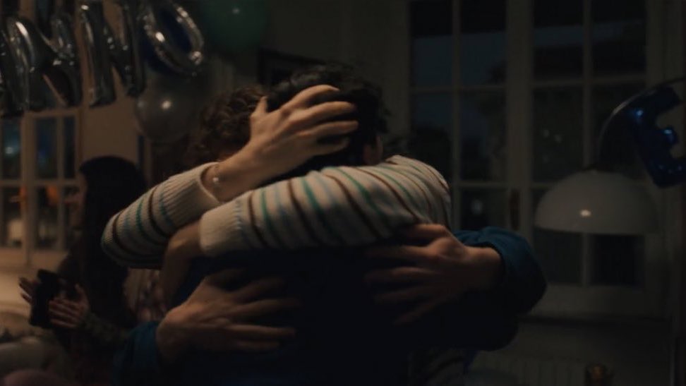103puntifelici's tweet photo. “Chissà se ci rivedremo dopo che saremo in università diverse, in città diverse, strade diverse.
Probabilmente ci perderemo piano piano, senza accorgercene”

Casa mia, mannaggia la miseria ❤️‍🩹

#skamitalia6 #skamitalia https://t.co/AlBfxpbB8f