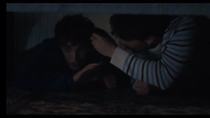 103puntifelici's tweet photo. “Chissà se ci rivedremo dopo che saremo in università diverse, in città diverse, strade diverse.
Probabilmente ci perderemo piano piano, senza accorgercene”

Casa mia, mannaggia la miseria ❤️‍🩹

#skamitalia6 #skamitalia https://t.co/AlBfxpbB8f