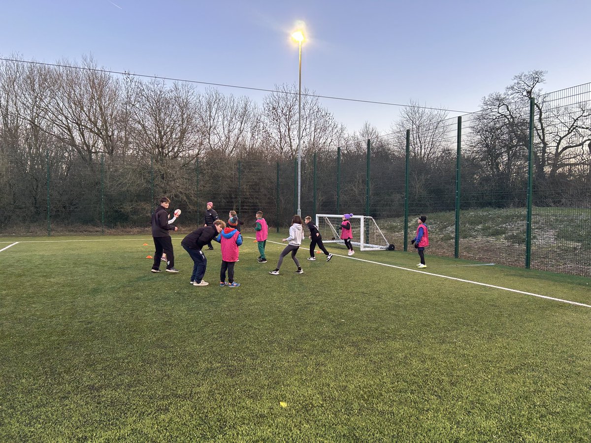 Cold but happy faces at the end of our inaugural <a href="/ASPartnerships/">Abingdon School in Partnership</a> primary multi sports club <a href="/TilsleyPark/">Tilsley Park</a> . 6th form from <a href="/abingdonschool/">Abingdon School</a> coaching invasion skills+rugby passing via game based activities to the hardy souls from Caldecott School and <a href="/SchoolThameside/">Thameside Primary School</a> #active #sport