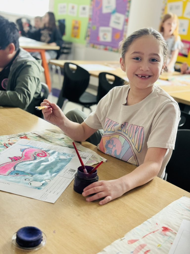 SarahMatej's tweet photo. Painting day is always the BEST day! ❤️Look at these smiling artists getting ready for our campus art show!! 🎨🖌️🖼️ @WISDLagway @KenLabonski https://t.co/5Ycoid1GU8