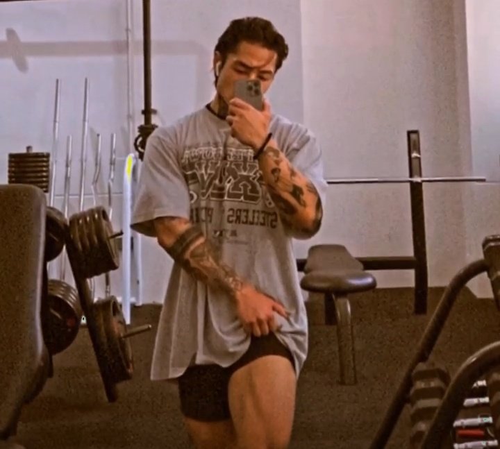 xfxckboy_'s tweet image. Bite my thighs and buy me pizza...♡