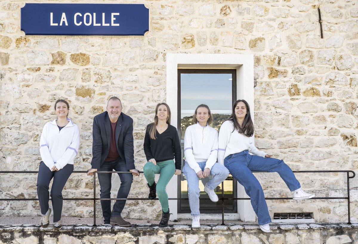 La Colle Sur Loup Tourisme (@otcollesurloup) on Twitter photo 🤖 L’#IA n'est rien sans les équipes qui doivent donner au robot les informations afin qu'il délivre les meilleures réponses. Si notre e-conseiller sait aujourd'hui répondre à plus de 50 questions parmi les plus communément posées par nos visiteurs français et étrangers, nous 🤖 L’#IA n'est rien sans les équipes qui doivent donner au robot les informations afin qu'il délivre les meilleures réponses. Si notre e-conseiller sait aujourd'hui répondre à plus de 50 questions parmi les plus communément posées par nos visiteurs français et étrangers, nous