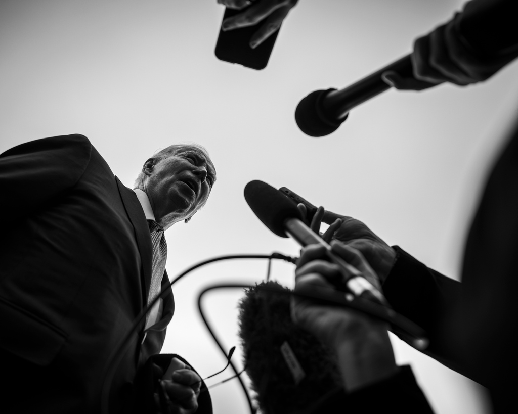 U.S. President Joe Biden takes a few questions from reporters before taking off in Marine One from the South Lawn of the White House on January 18, 2024 in Washington, DC. ⁠
⁠
(Photos by Samuel Corum/Getty Images)

#photojournalism #politics #canon #getty #gettyimages