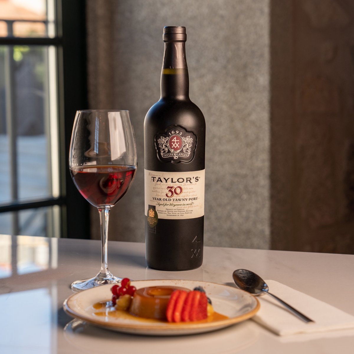 TaylorsPortWine's tweet photo. Smooth and elegant, Taylor's 30 Year Old Tawny is the perfect Port to pair with your dessert.
Suave e elegante, o Taylor's Tawny 30 Anos é o Porto perfeito para acompanhar a sua sobremesa.
#taylorportwine #taylorfladgate #portwine https://t.co/qjQA4dt93t