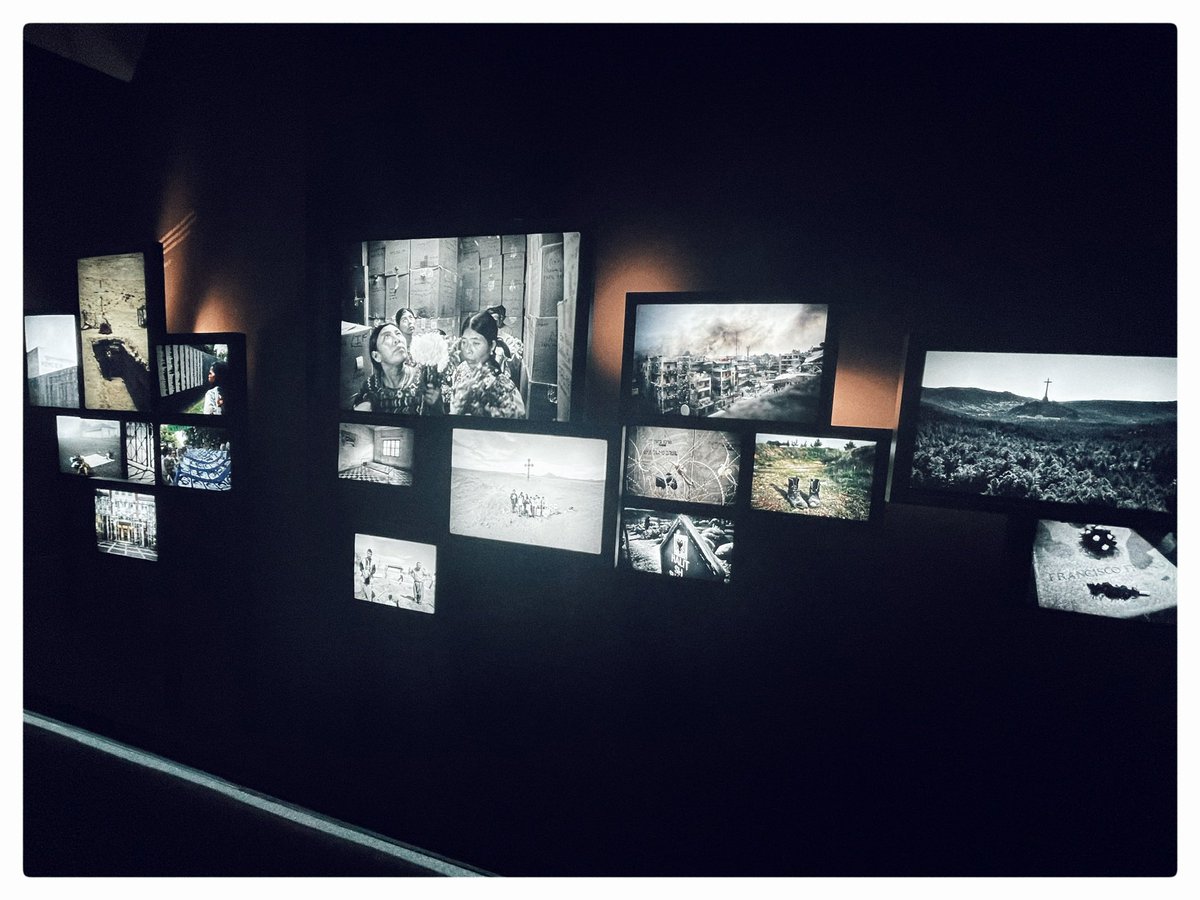 Ha sido un honor compartir sala con compañeros tan admirados como Eloy Ariza, <a href="/Maysun/">Maysun</a> o <a href="/gervasanchez/">Gervasio Sánchez</a> ⬇️