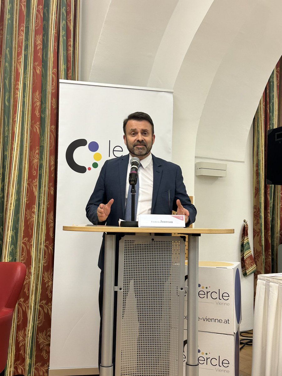 Ouverture de notre événement « transport durable : multimodalité et décarbonation » par Frédéric Joureau, numéro 2 de l’Ambassade de France en Autriche, qui replace la problématique dans l’optique des rapports du GIEC.