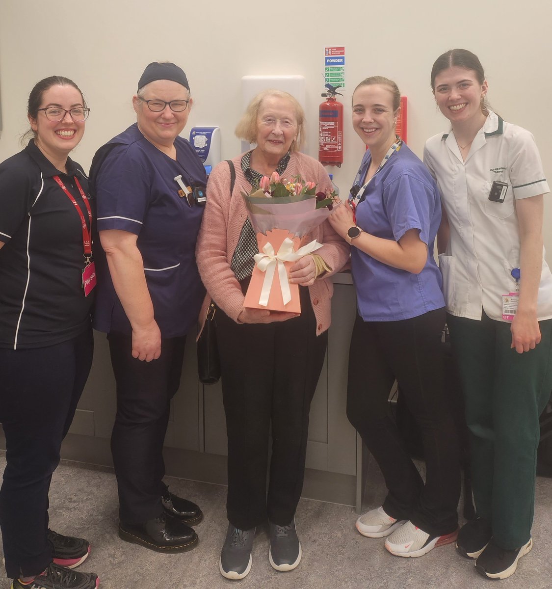 5 weeks ago today our first Trauma Rehab patient came to St. Gemma's Ward. She left for home today, mobilising independently. Special thanks to @VPFlowers who donated a beautiful bouquet to mark the occasion. @MaterTrauma @MaterHSCPs Shared with permission