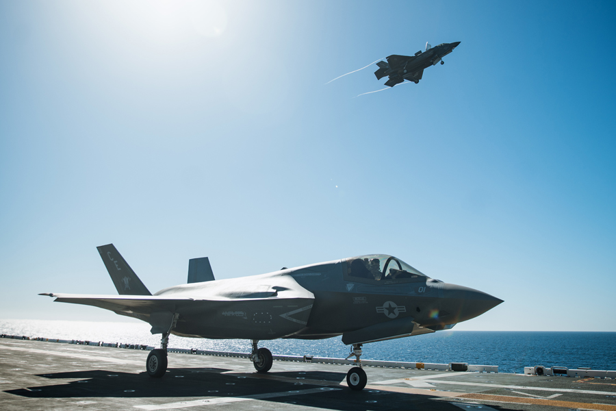 #photooftheday
aerotechnews.com/photoarchive/ 
U.S. Marine Corps F-35B Lightning II aircraft attached to Marine Fighter Attack Squadron 225, 15th Marine Expeditionary Unit, conduct carrier qualifications aboard the amphibious assault ship USS Boxer ...