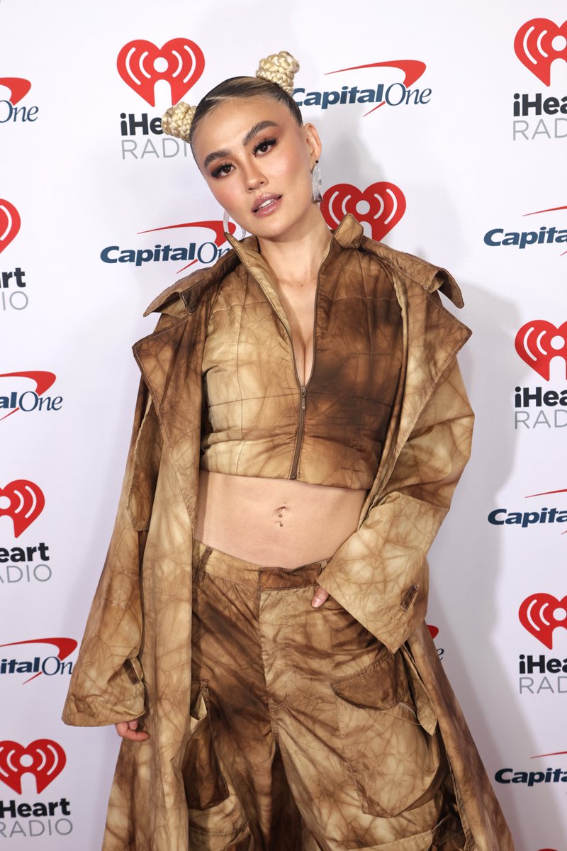 Raise your hand if you're voting for @agnezmo at our #iHeartAwards 🙋‍♀️🙋‍♀️🙋‍♀️🙋‍♀️🙋‍♀️ Listen to the official playlist: ihr.fm/iHeartAwardsPl… Vote NOW: iHeartRadio.com/Awards